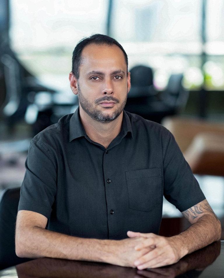 Corretor Rodrigo Carneiro