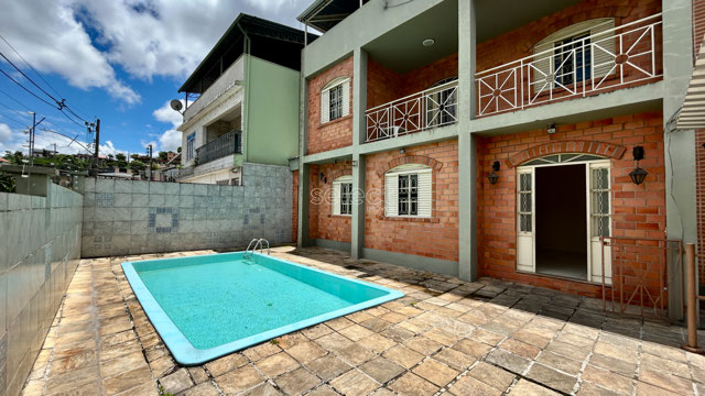 Casa com 5 quartos para venda no bairro Lourdes em Juiz de Fora, MG