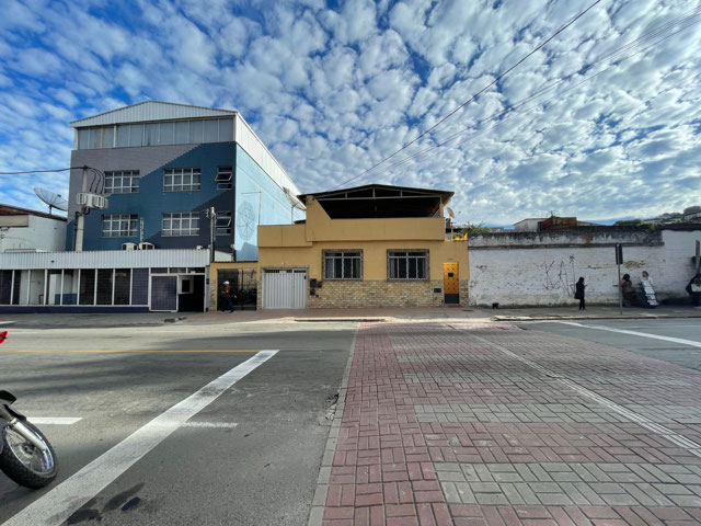 Ótima oportunidade de 3 casas em um único terreno, ideal para família ou construtor