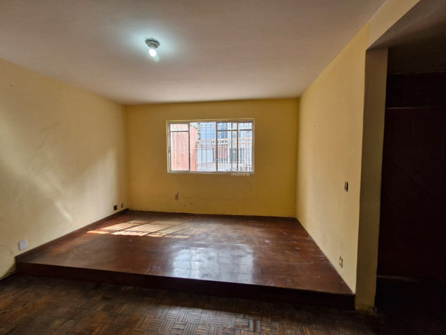 Casa com 3 quartos para venda no bairro Cascatinha em Juiz de Fora, MG