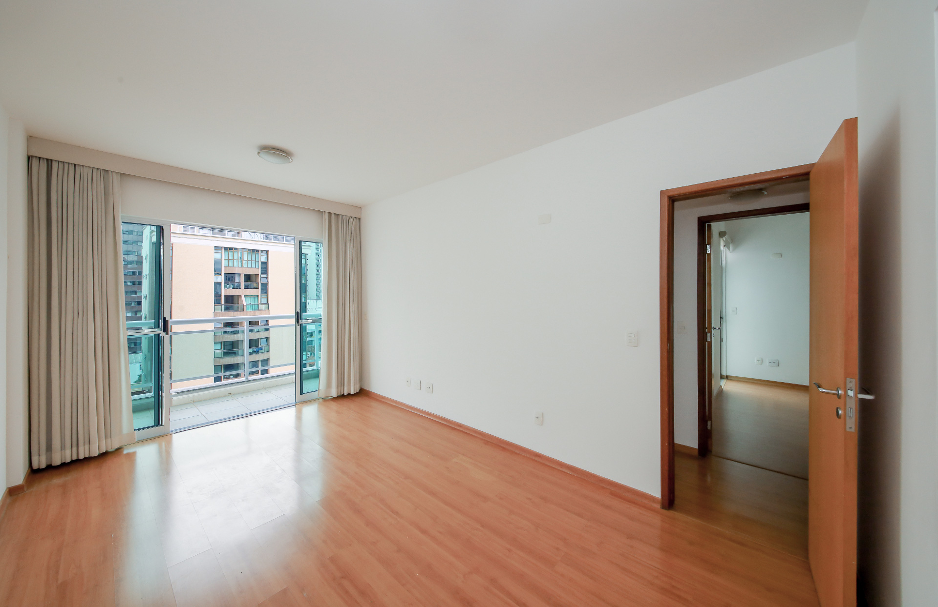 Centro: 105m² com varanda e 2 vagas., foto 2