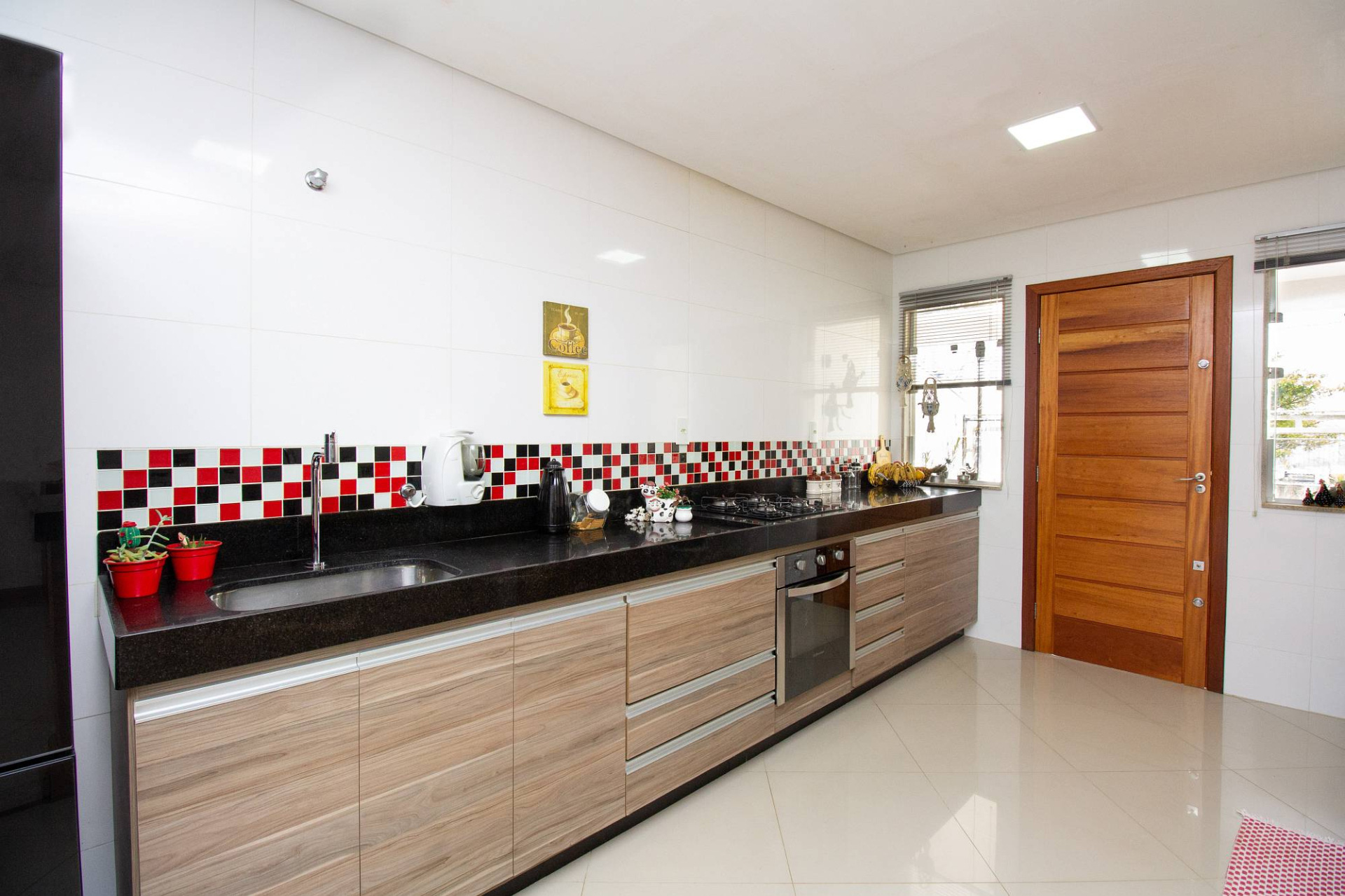 Casa com bom quintal. Novo Horizonte., foto 8