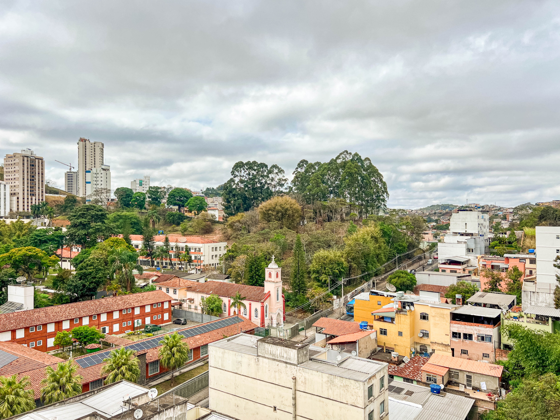 Suíte e varanda no Alto dos Passos. Espaçoso com 104m²., foto 4