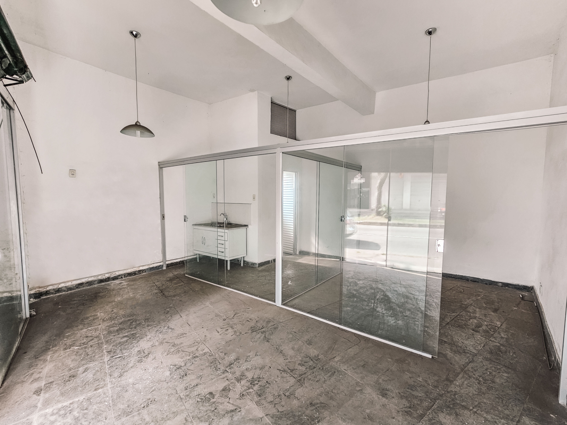 Loja em Itamar Franco. 31m². Ponto estratégico., foto 2