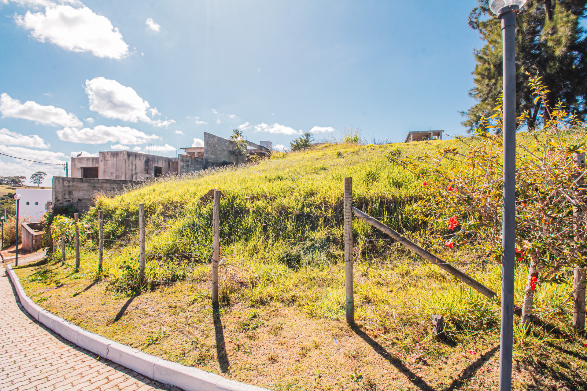 Bosque do Imperador: Lote aclive, projeto aprovado. 729m²., foto 3