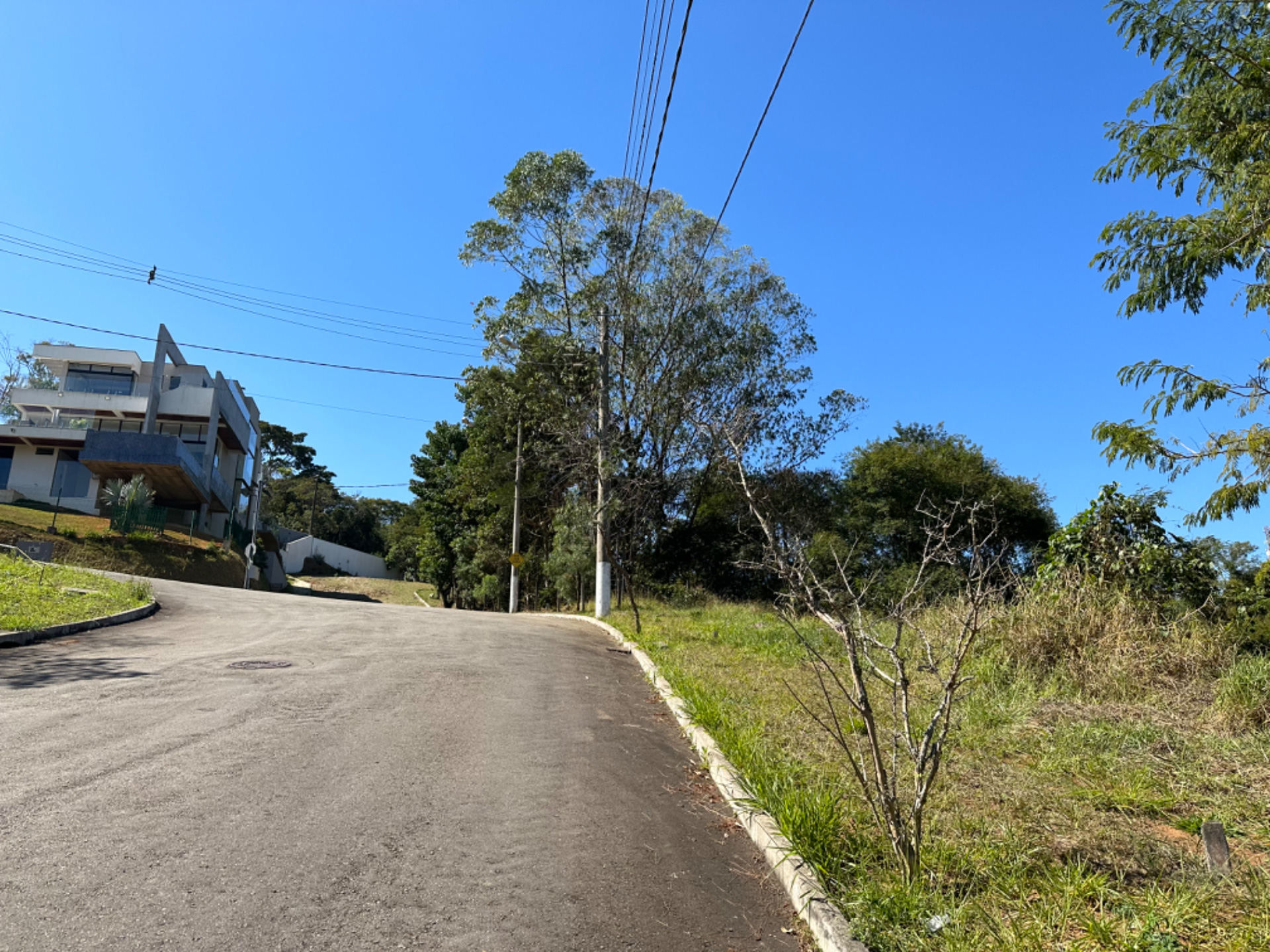 São Pedro: Terreno de 604m², vista para preservação, foto 5