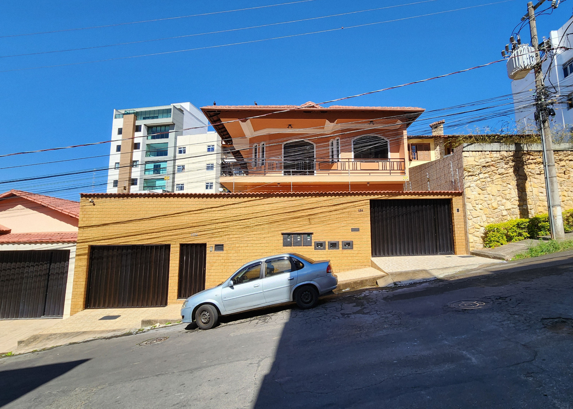 Sobrado charmoso no Jardim Laranjeiras. 2 suítes, 1 vaga., foto 2