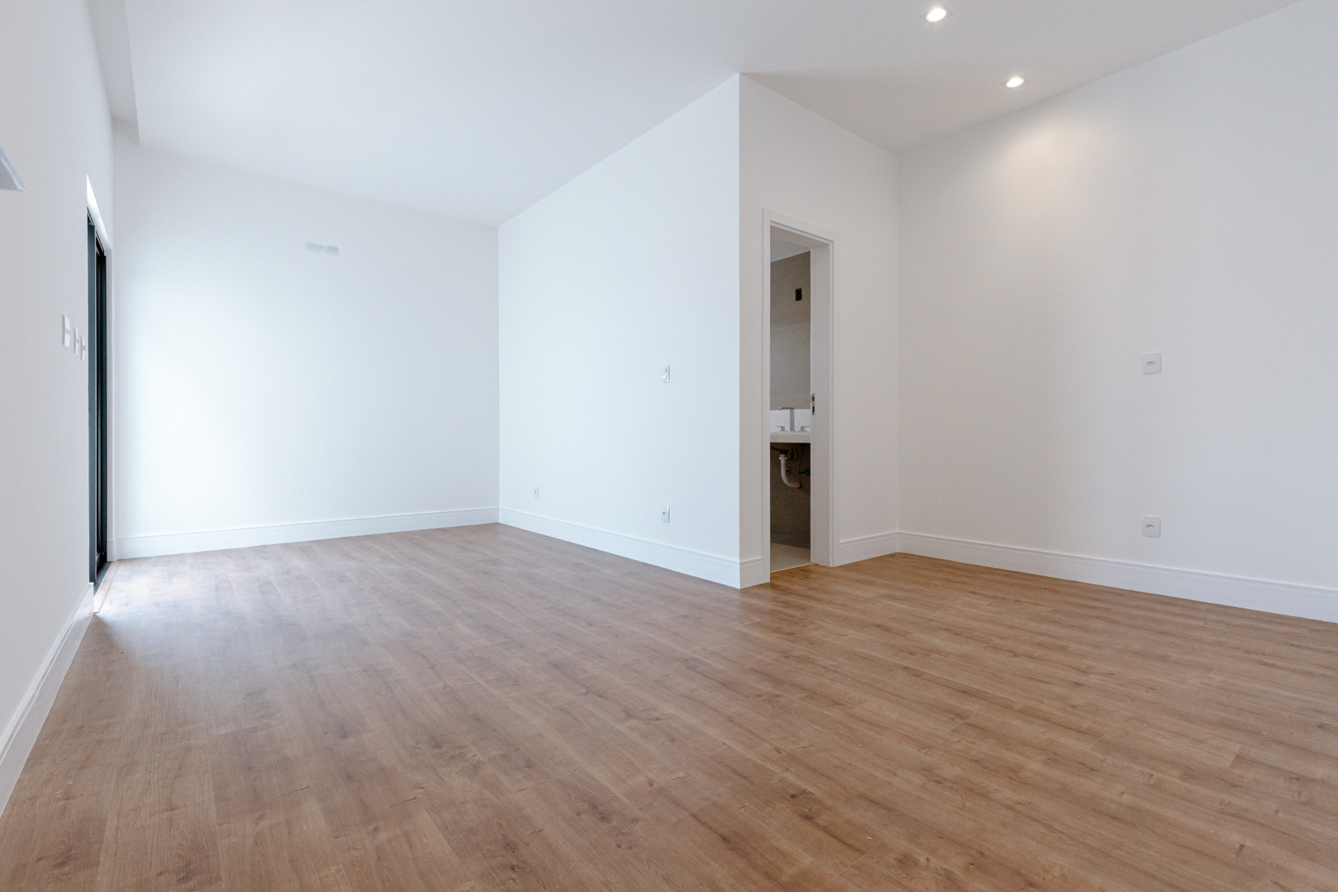 Casa 4 suítes, 367m² e 4 vagas no Aeroporto., foto 16