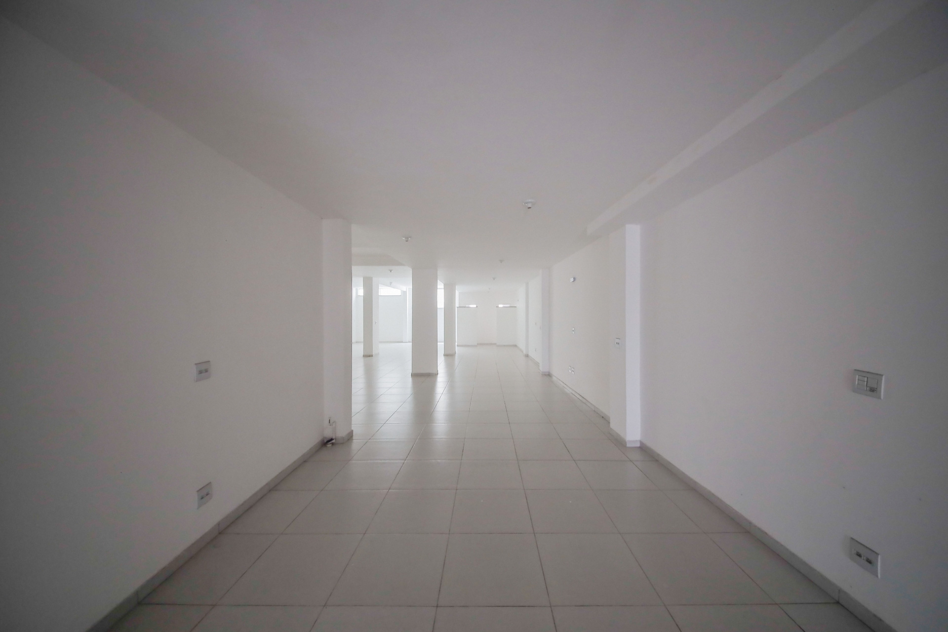 Loja ampla na maior avenida. 700m², 1 vaga., foto 3