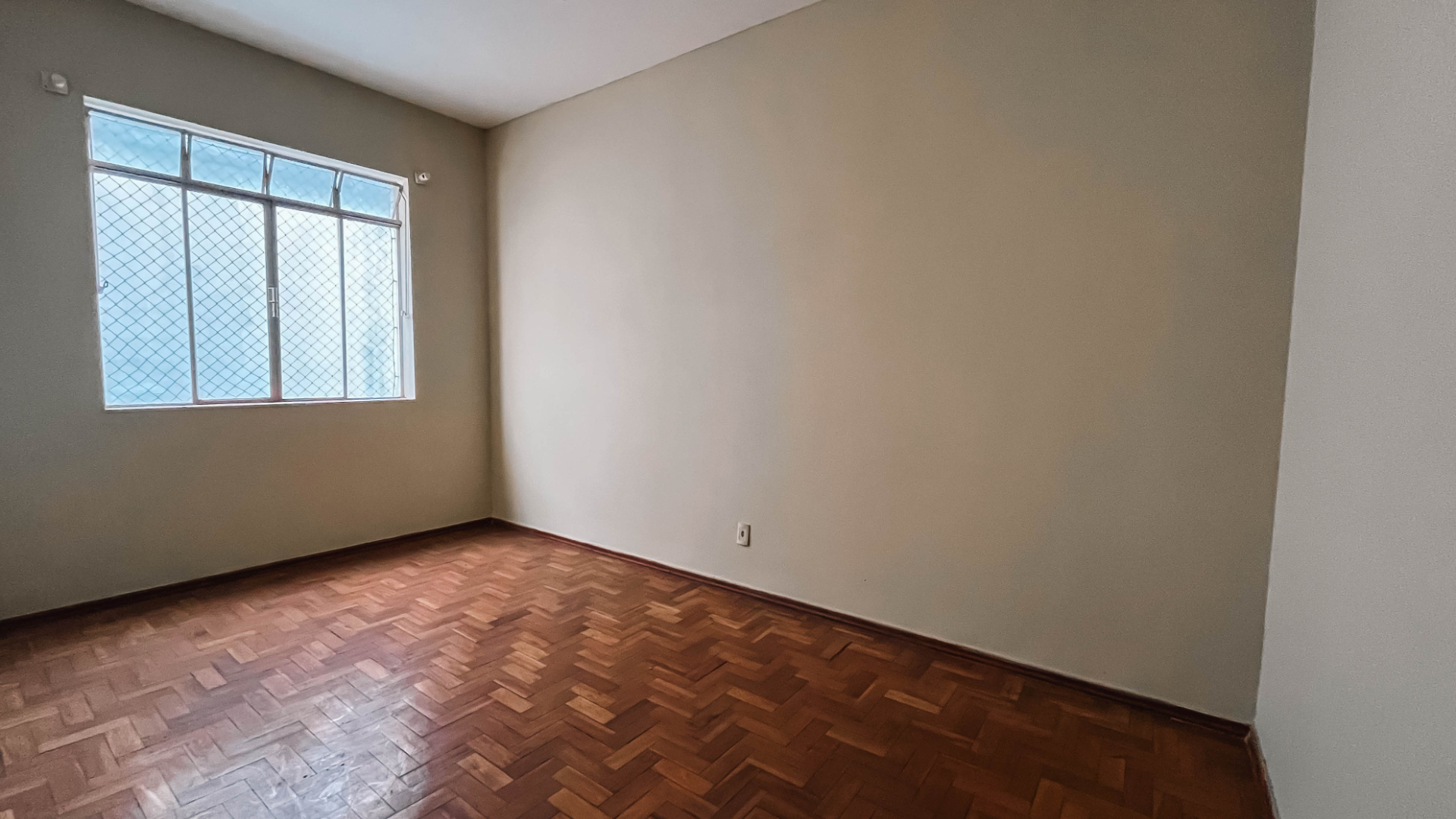 No Centro, 2 quartos. Compacto e bem localizado., foto 3