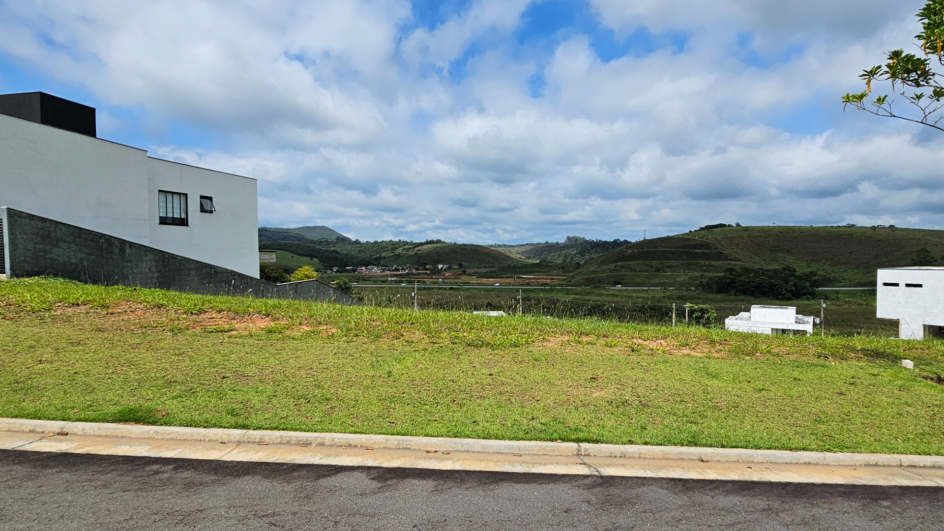 Lote no Alphaville, 630m². Leve declive., foto 2