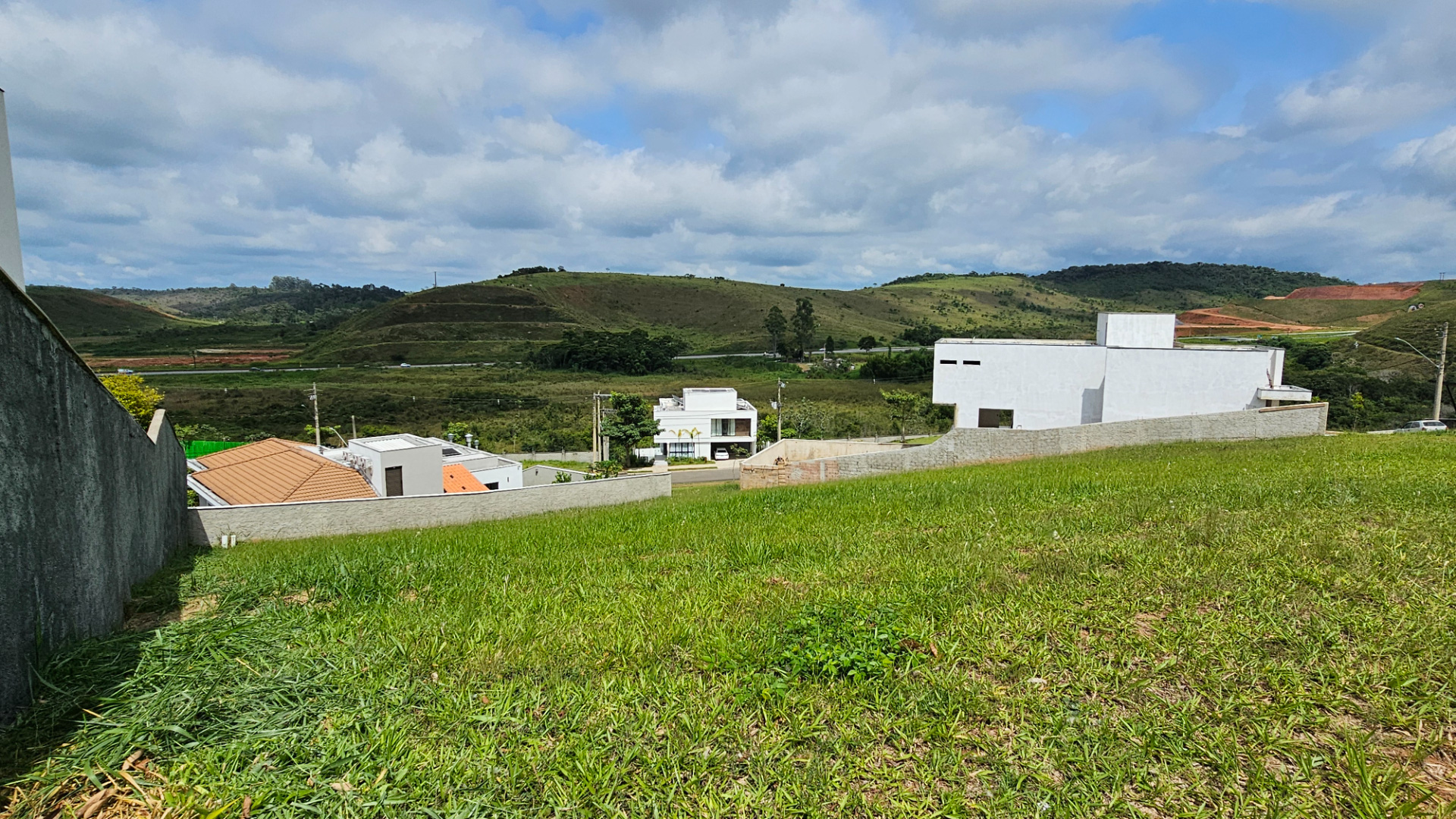 Lote no Alphaville, 630m². Leve declive., foto 1