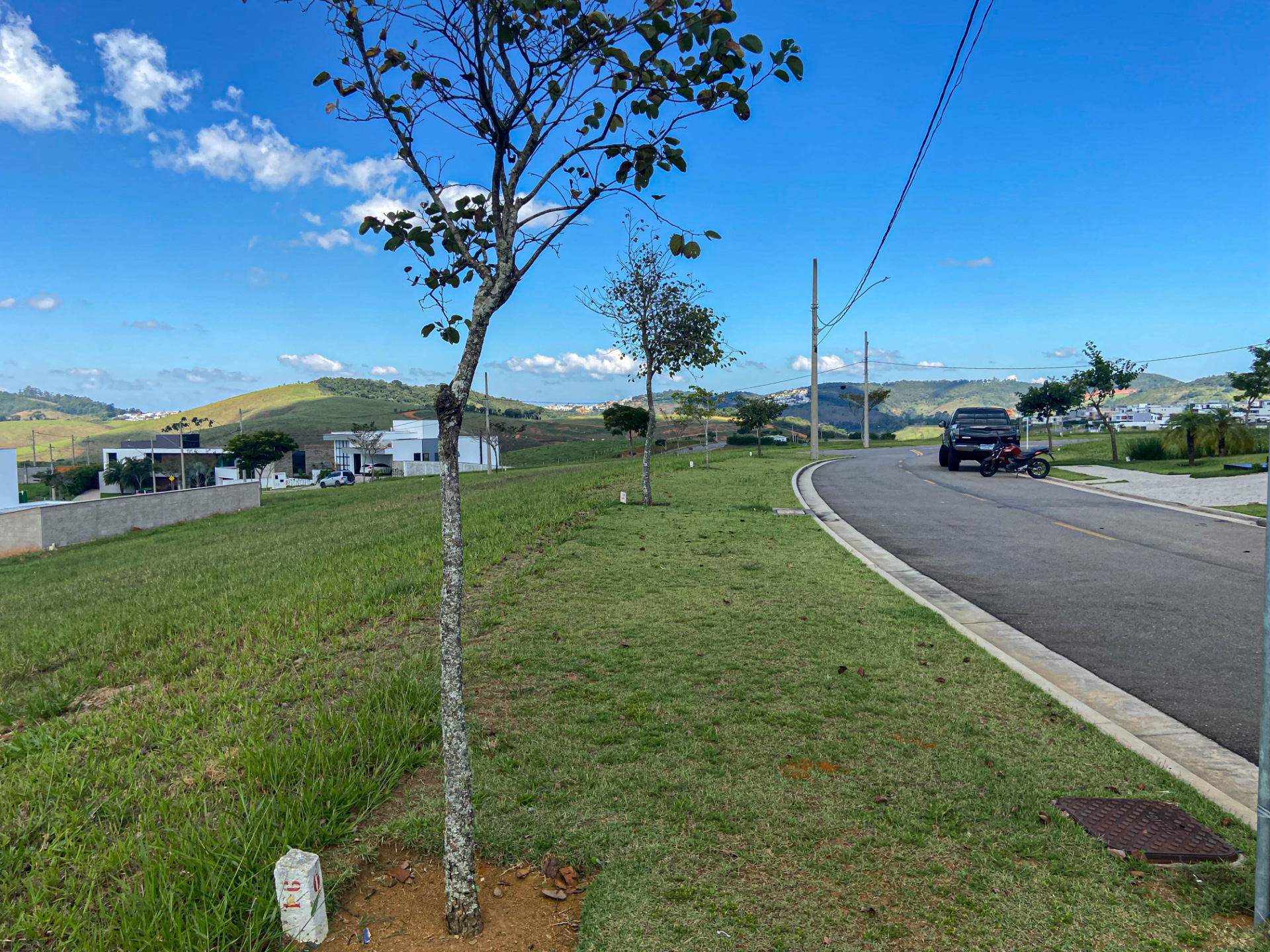 Lote em declive no Alphaville, 490m² de área., foto 1
