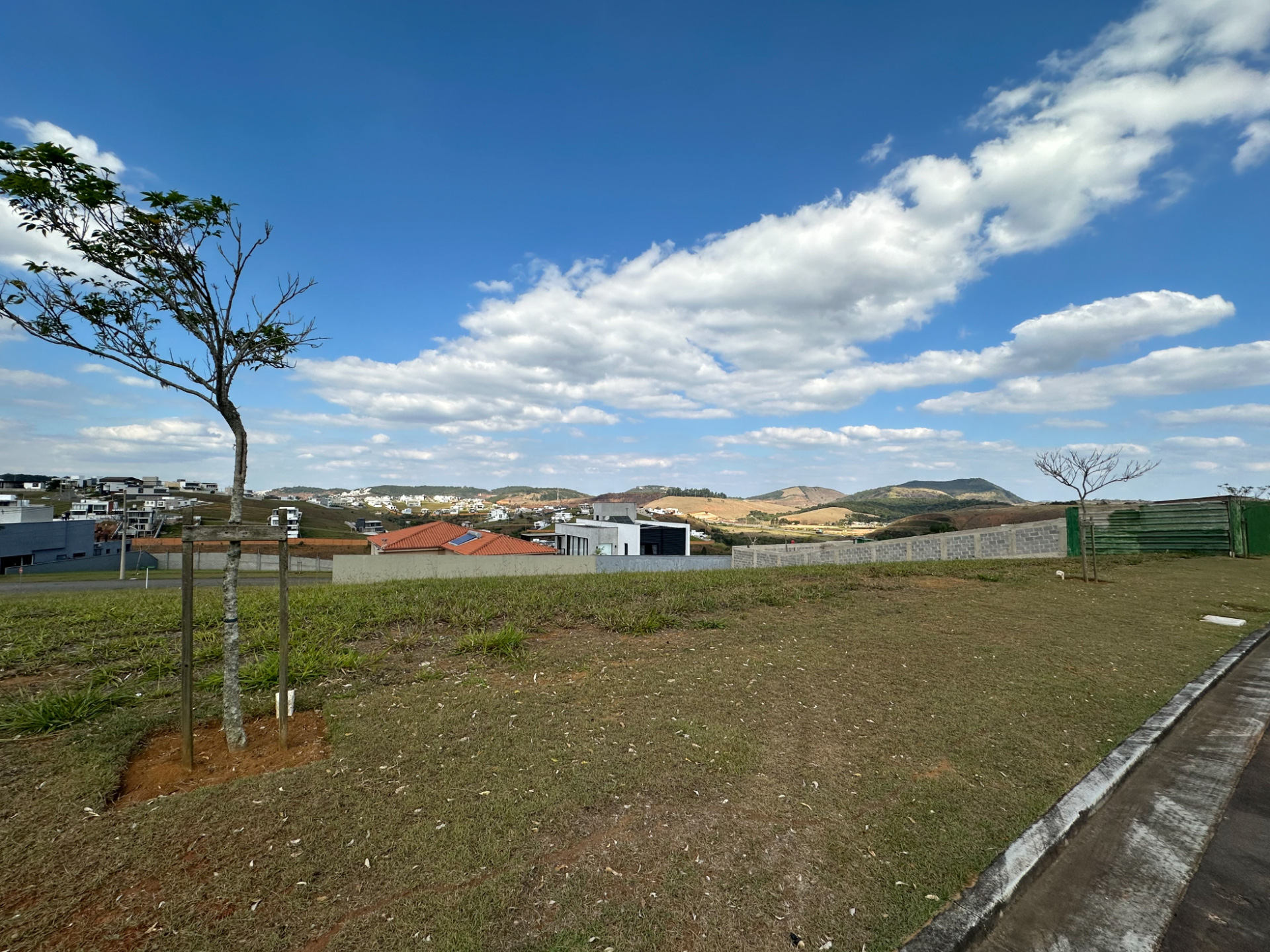 Alphaville: Lote em declive com 472 m², foto 1