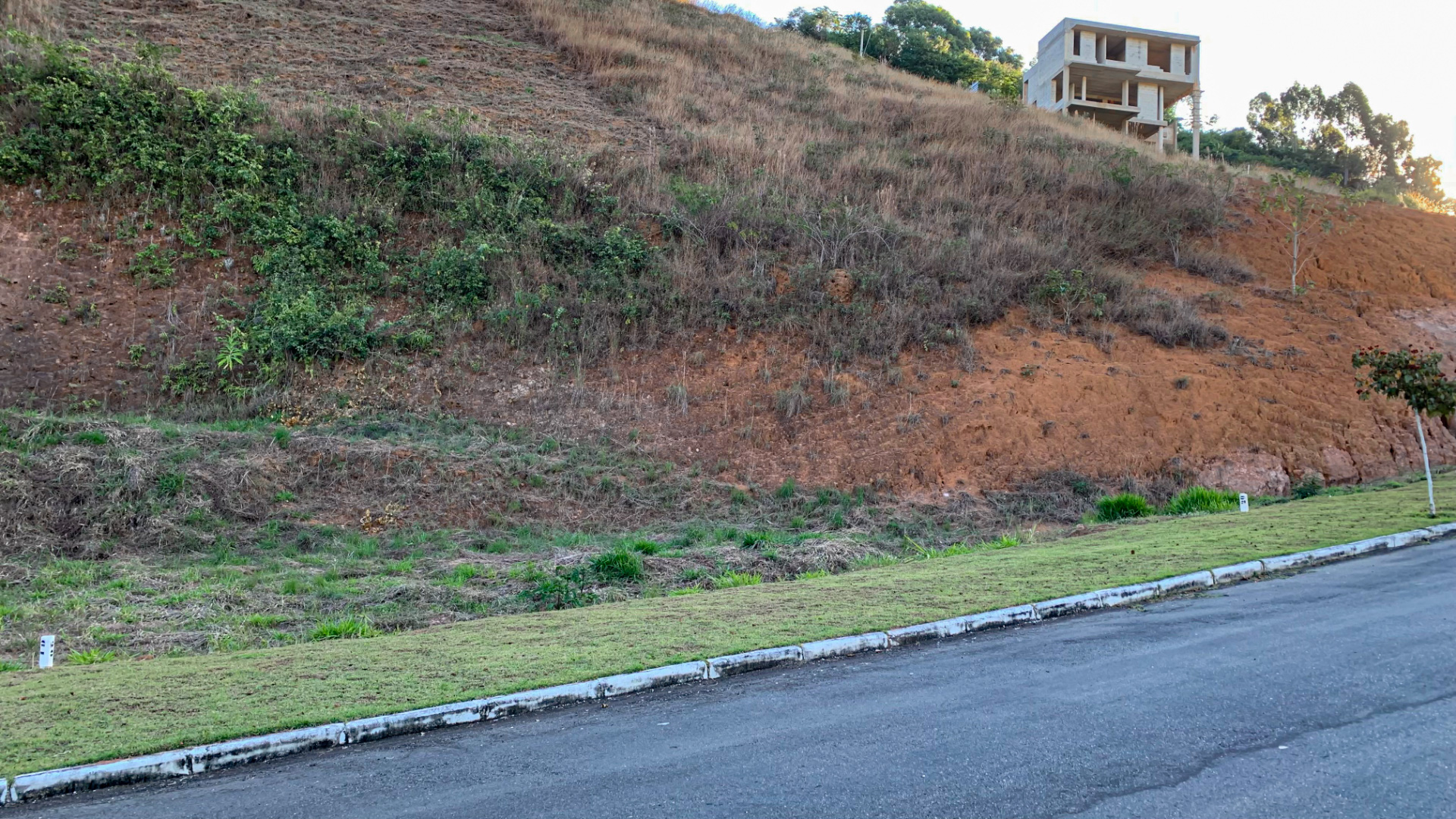 São Pedro: Lote 585 m² de frente para a reserva., foto 1