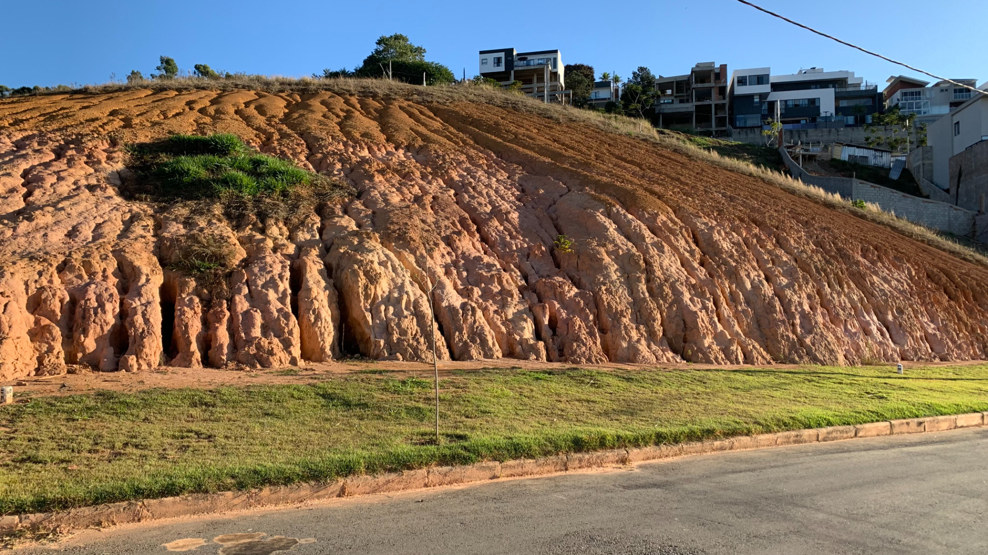 Terreno em São Pedro. 478m² no aclive para construir, foto 1