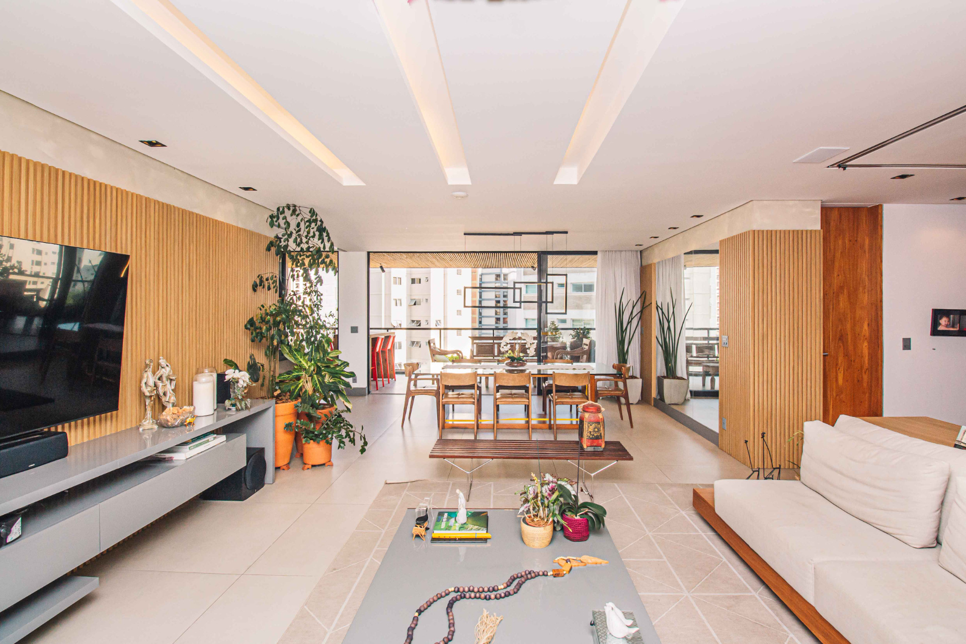 Santa Helena: 240m², 4 suítes, detalhes charmosos., foto 1
