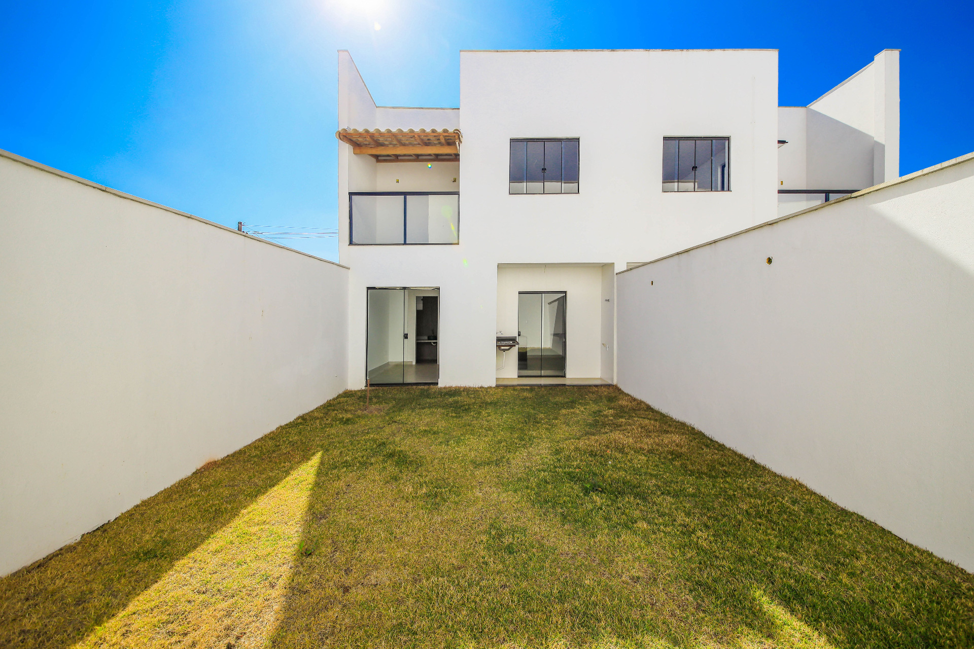 Casa com 3 suítes, quintal amplo. Aeroporto., foto 1
