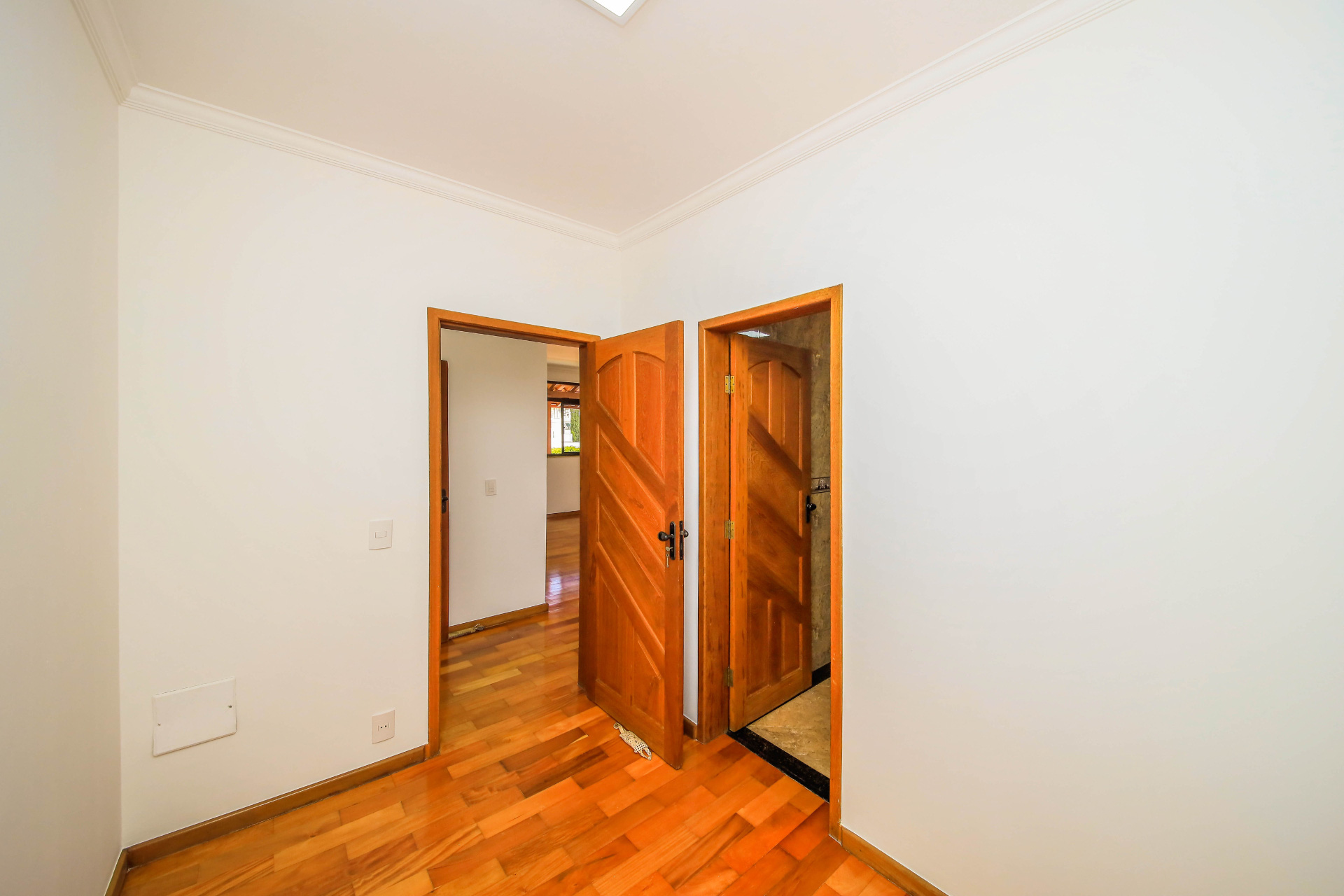 Casa reformada, clássica, em dois terrenos. Spina Ville II, foto 16