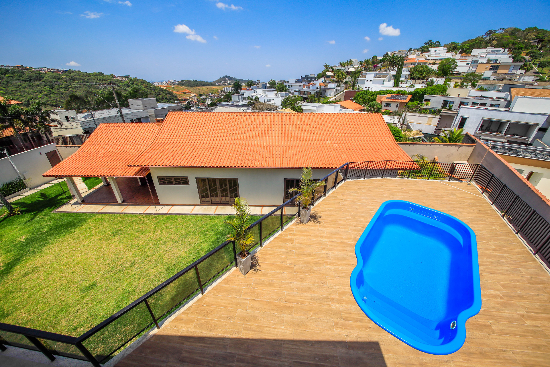 Casa reformada, clássica, em dois terrenos. Spina Ville II, foto 18