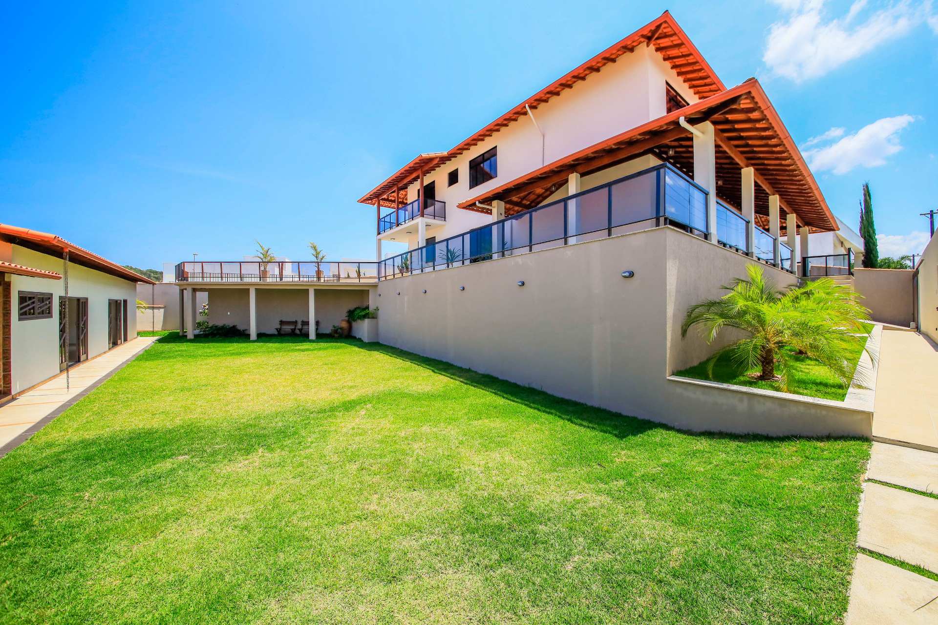 Casa reformada, clássica, em dois terrenos. Spina Ville II, foto 1