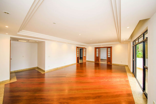 Clássico 312m² no Bom Pastor. 4 vagas e lazer.