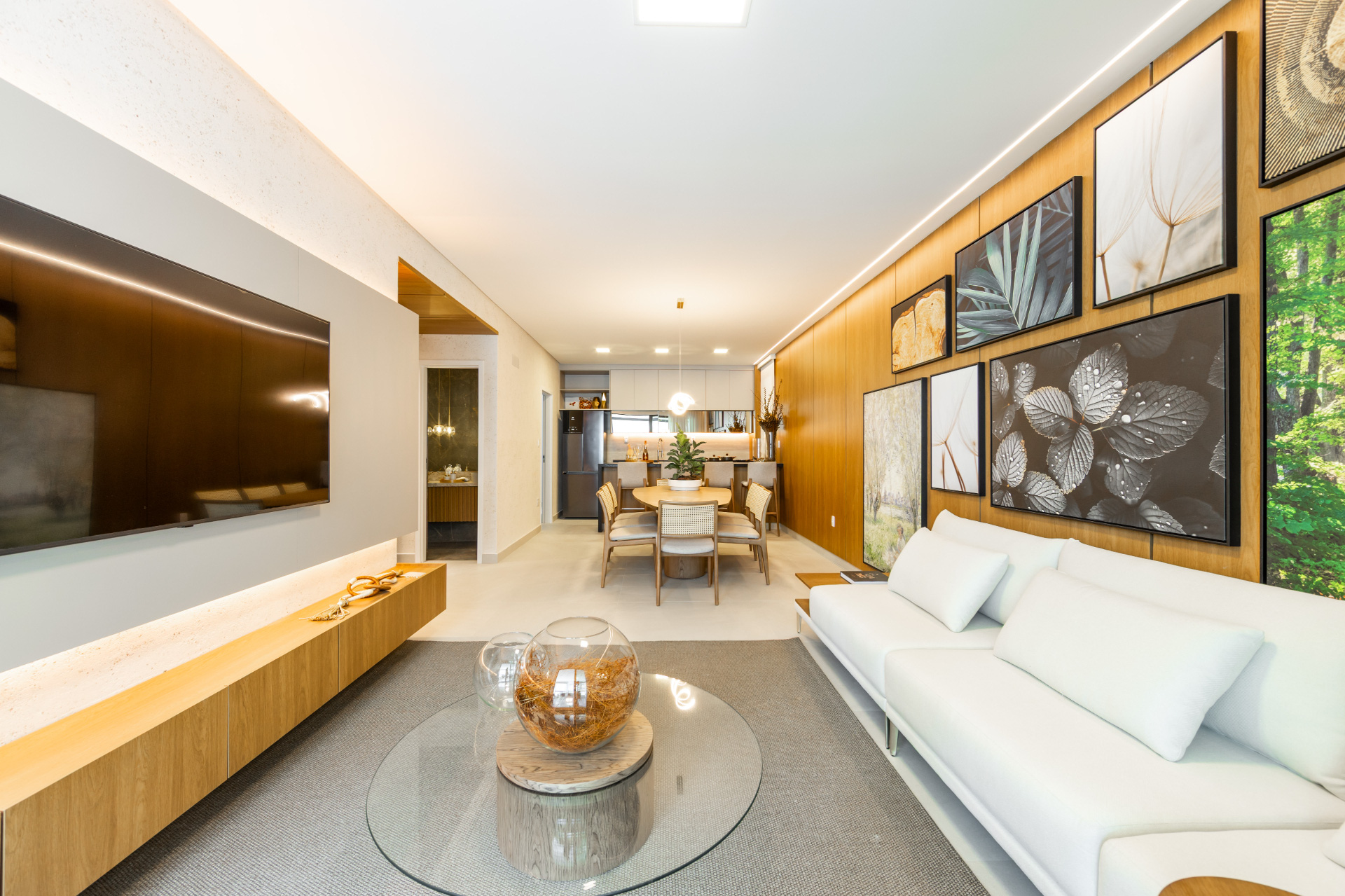 Centro. Apartamento de 156m² com 4 suítes, 2 vagas., foto 2