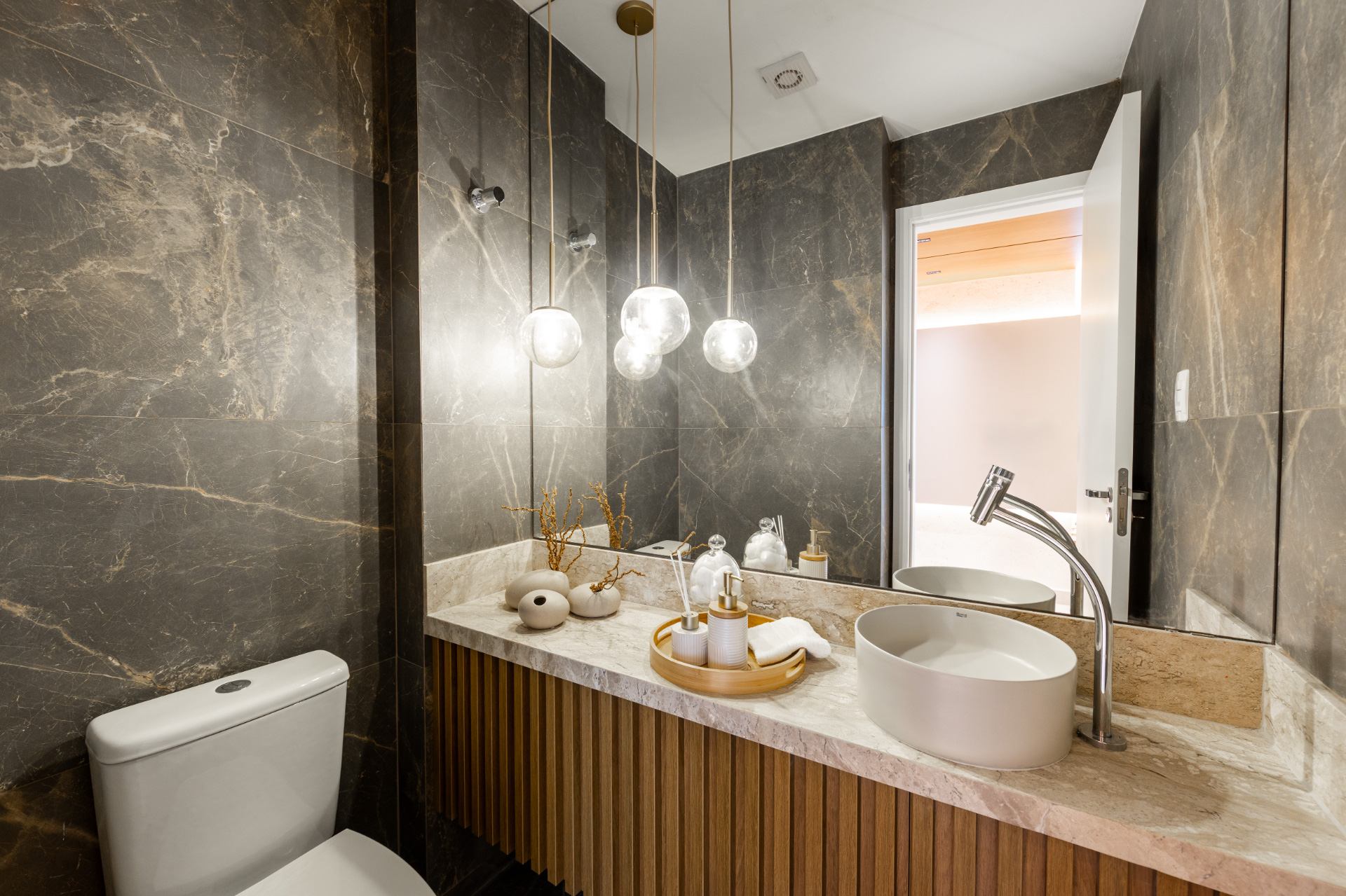 Centro. Apartamento de 156m² com 4 suítes, 2 vagas., foto 14