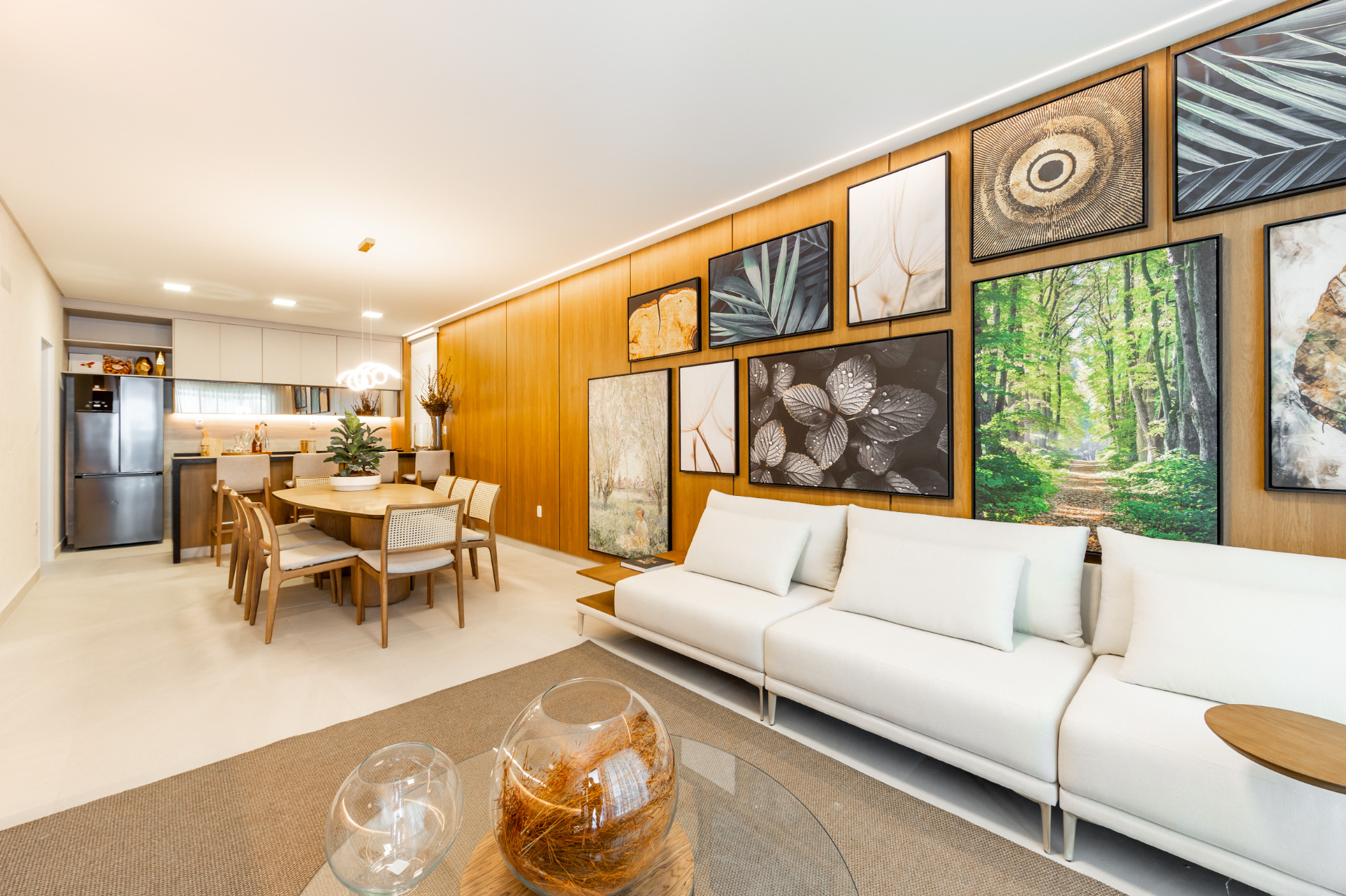 Centro. Apartamento de 156m² com 4 suítes, 2 vagas., foto 1