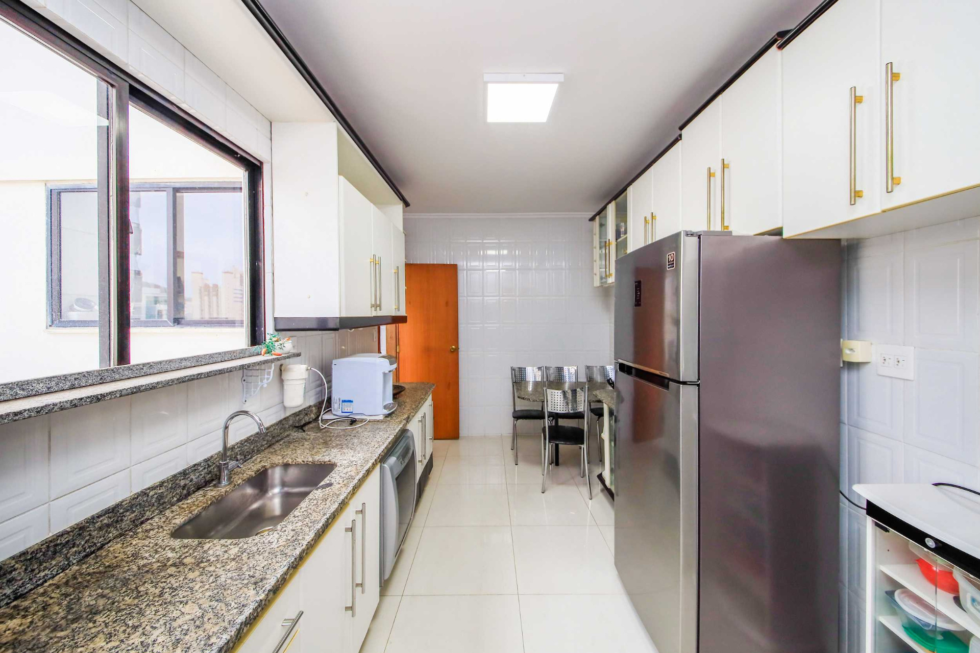 Centro: 3 quartos, suíte e varanda generosa, foto 13