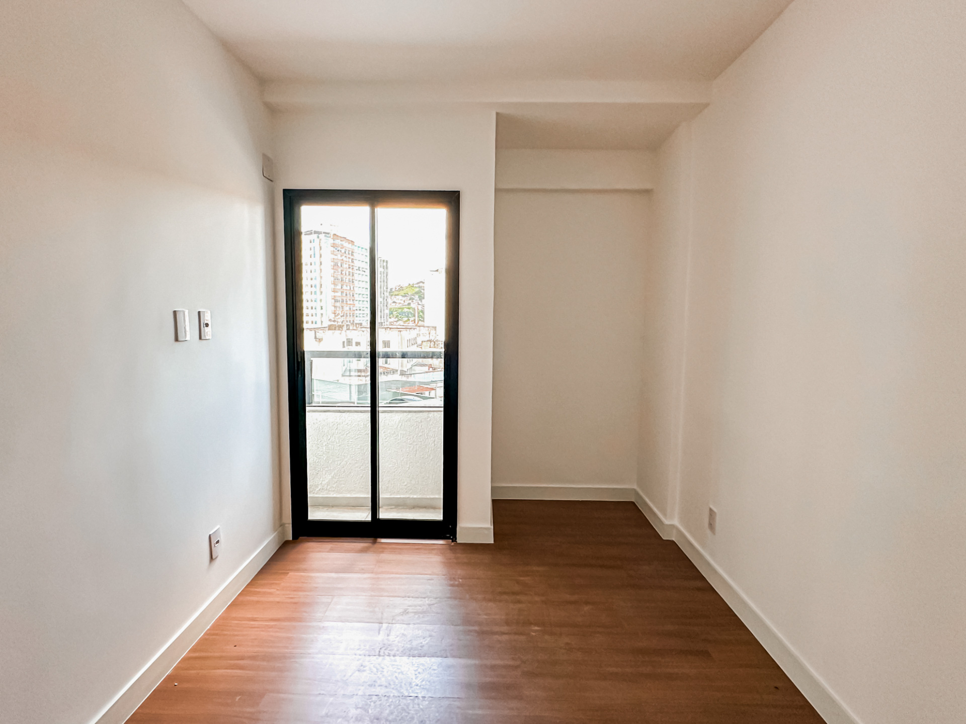 Apartamento no Centro, 2 suítes, vaga. 48m²., foto 3