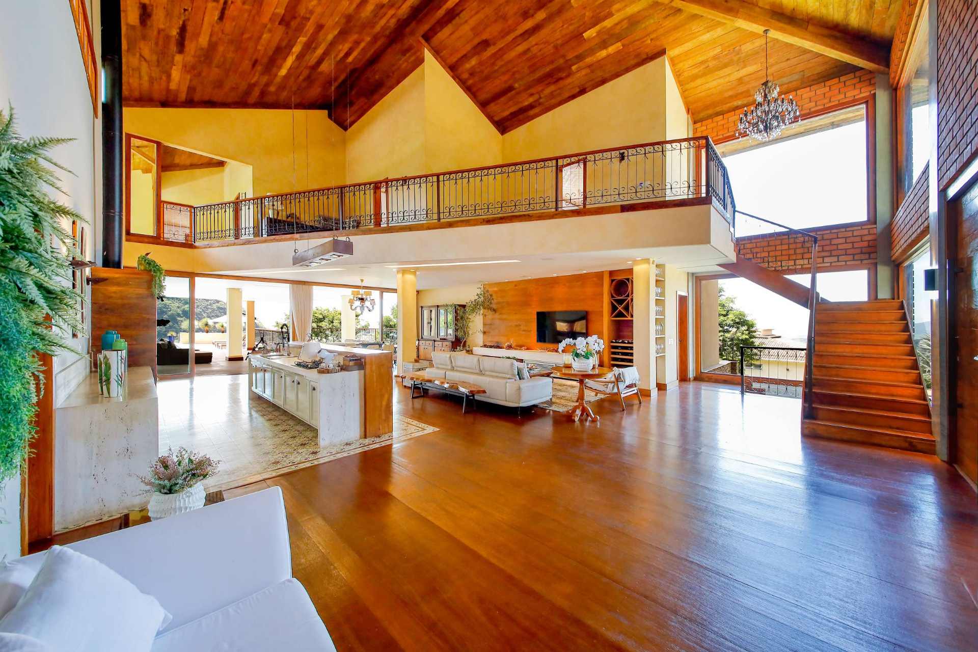 Novo Horizonte: Casa com 5 suítes, privacidade e muito lazer, foto 3