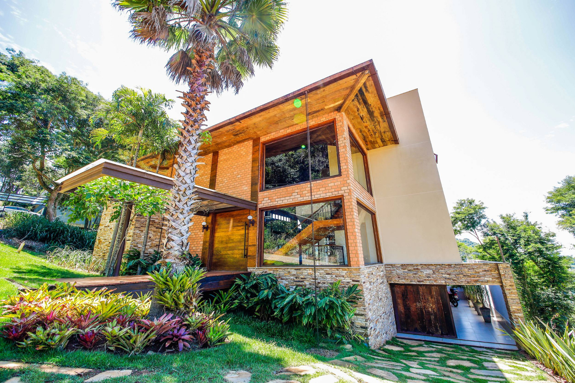 Novo Horizonte: Casa com 5 suítes, privacidade e muito lazer, foto 2