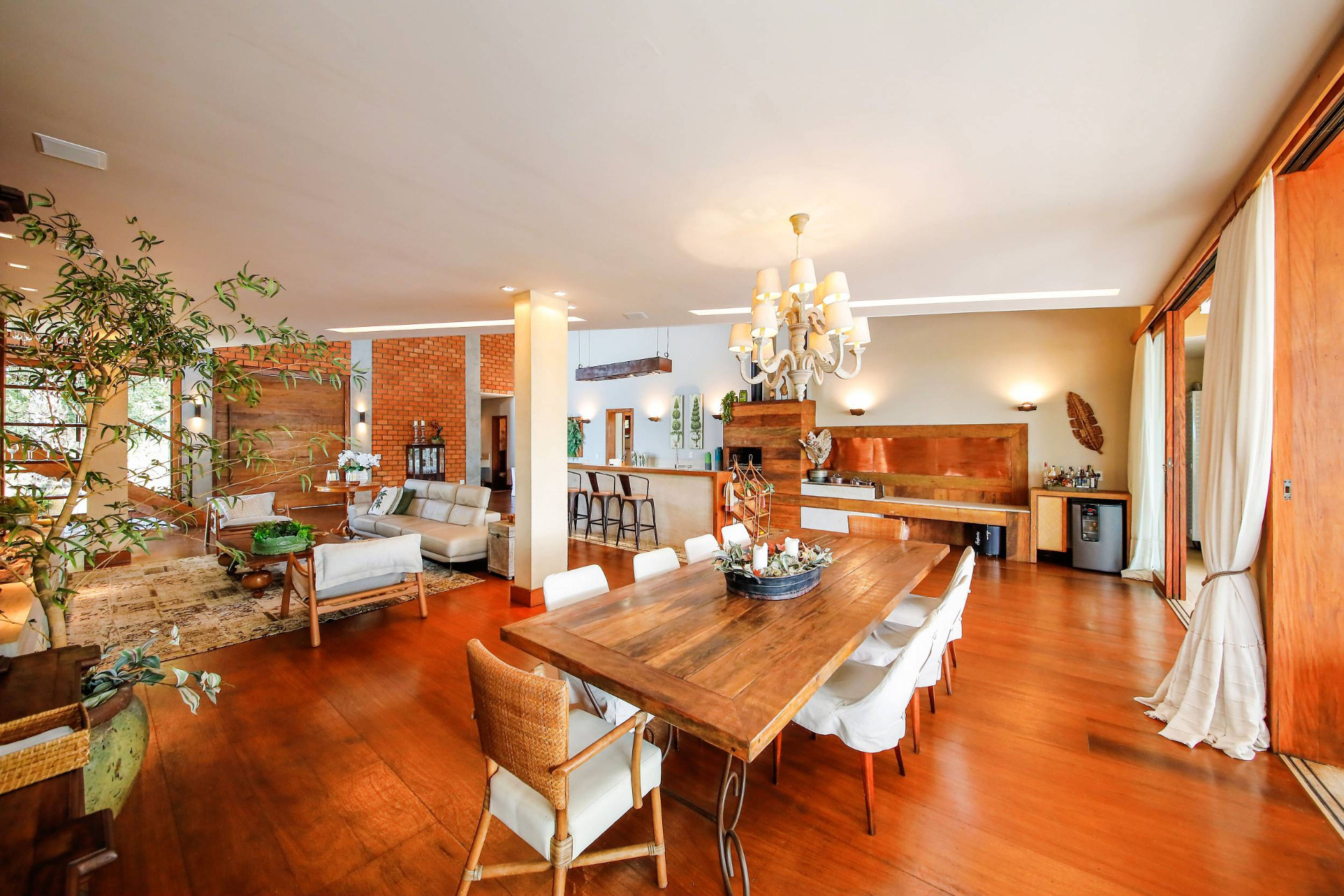 Novo Horizonte: Casa com 5 suítes, privacidade e muito lazer, foto 5