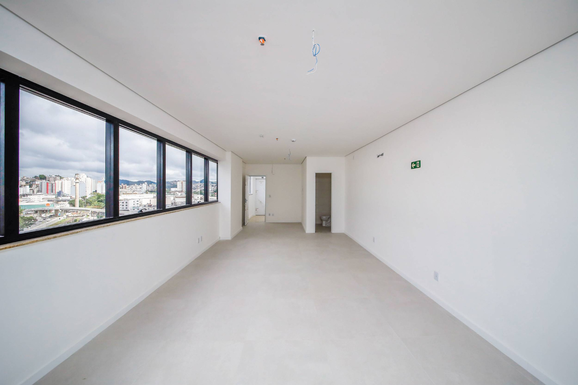 Sala nova no Centro. 85m², com vaga, perto de tudo., foto 7