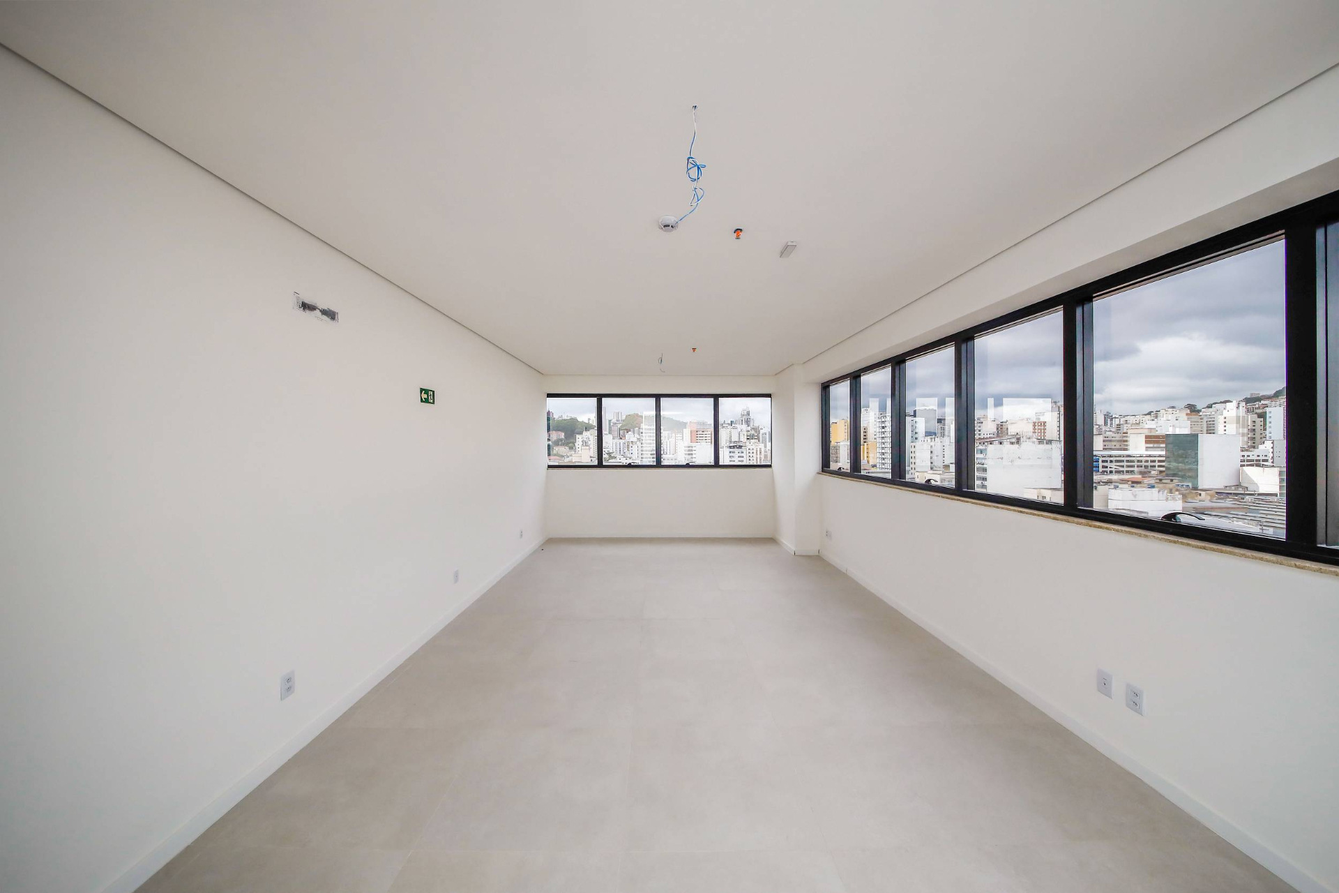 Sala nova no Centro. 85m², com vaga, perto de tudo., foto 6