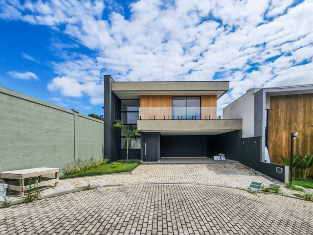 Casa em Vina Del Mar. Condomínio seguro e espaçosa.