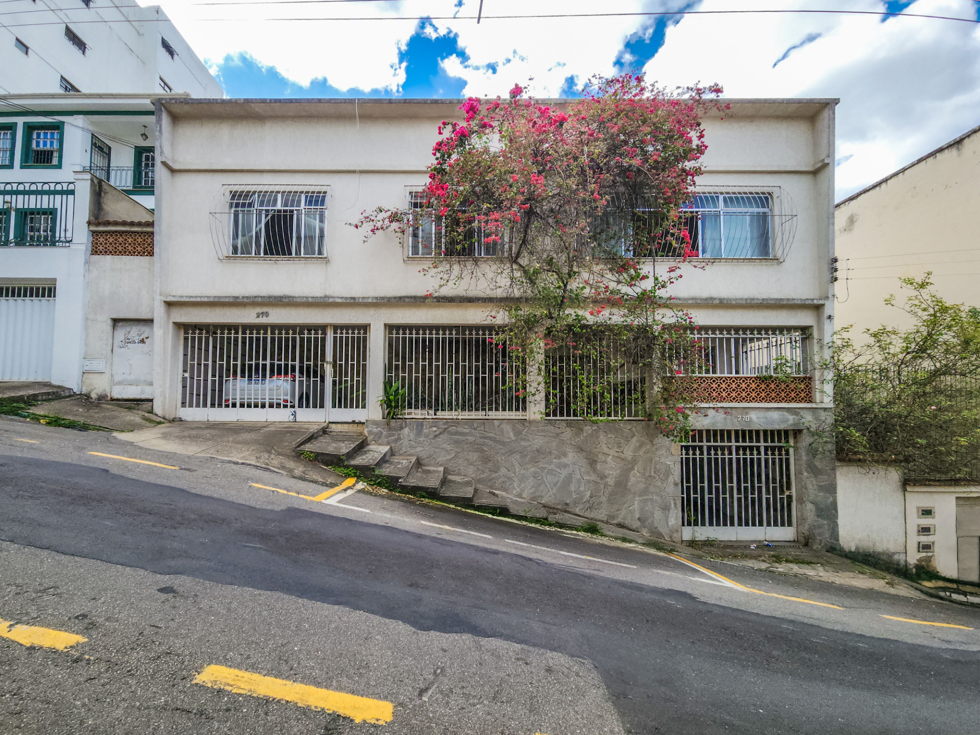 Casa no Centro. 4 quartos e bom espaço de jardim., foto 1