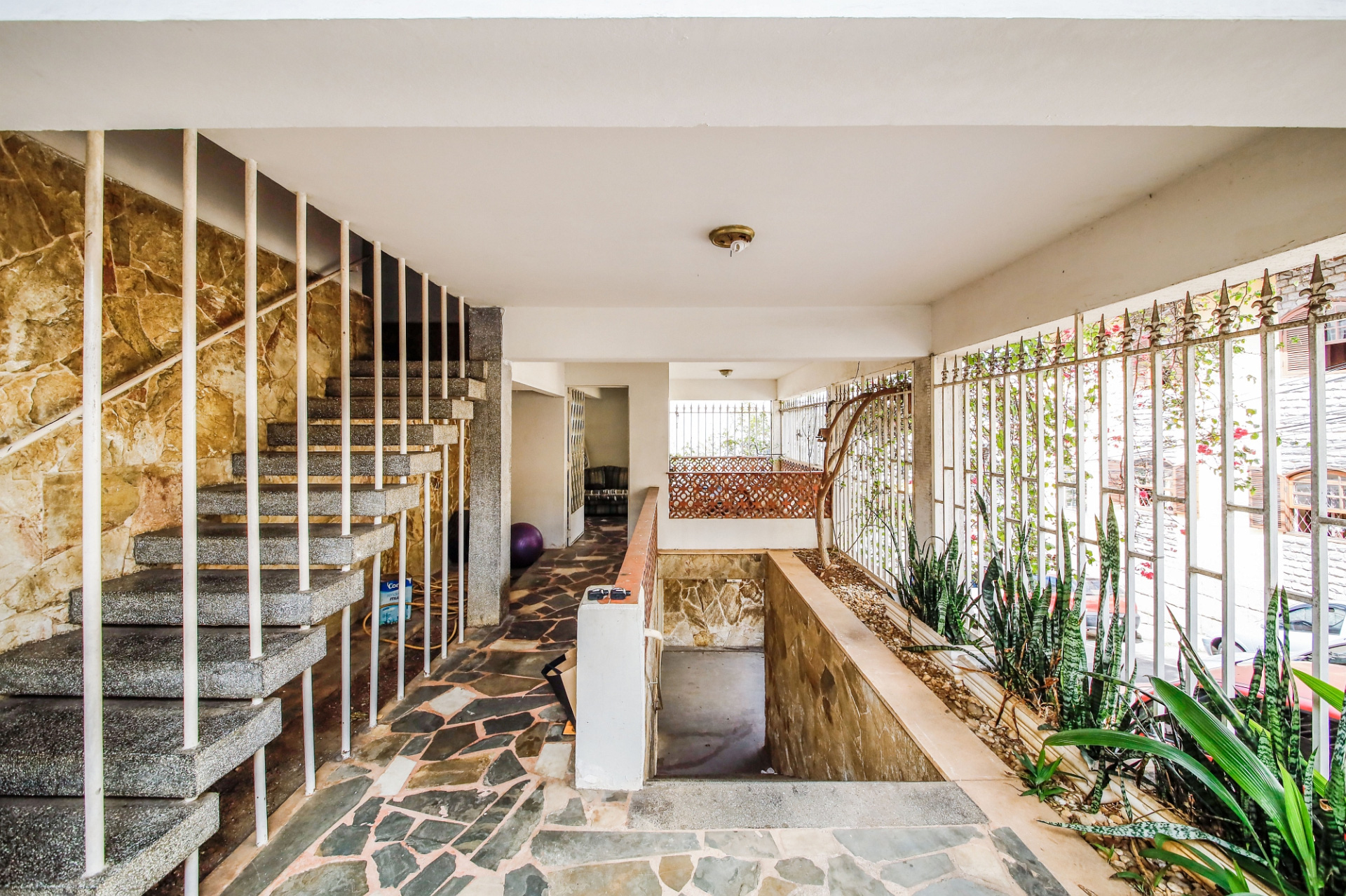 Casa no Centro. 4 quartos e bom espaço de jardim., foto 2