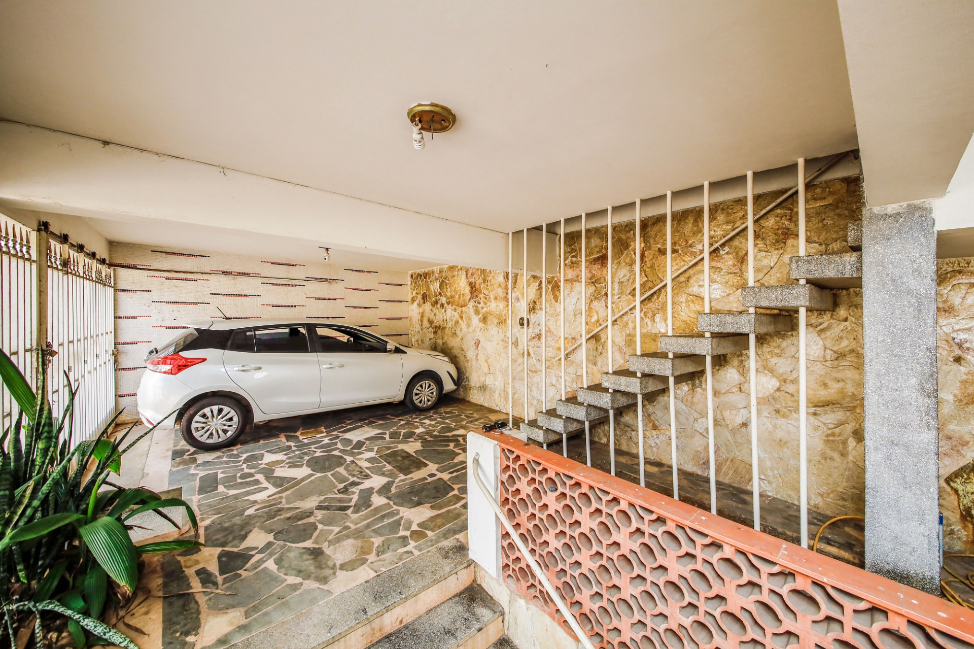 Casa no Centro. 4 quartos e bom espaço de jardim., foto 3