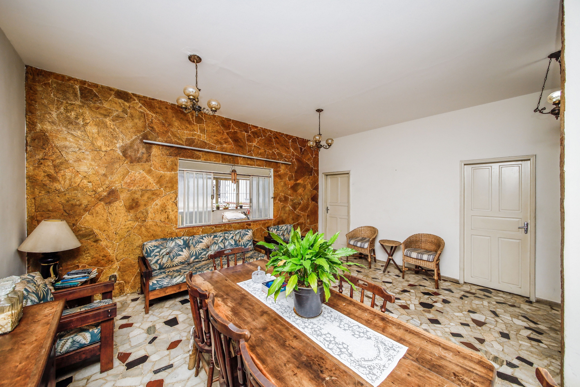 Casa no Centro. 4 quartos e bom espaço de jardim., foto 4