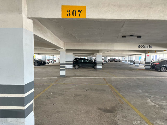 Vaga ampla no Centro. Estacione sem preocupação.