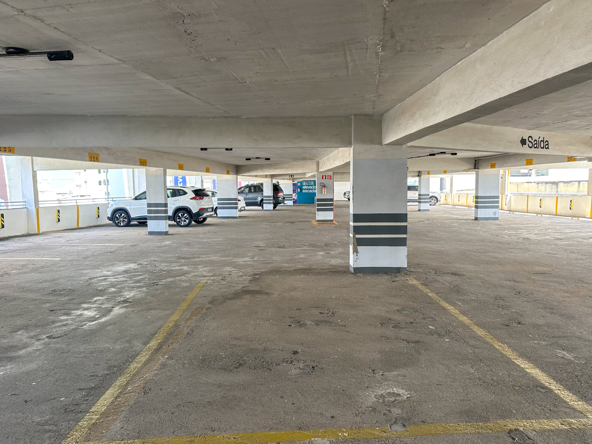 Vaga ampla no Centro. Estacione sem preocupação., foto 3