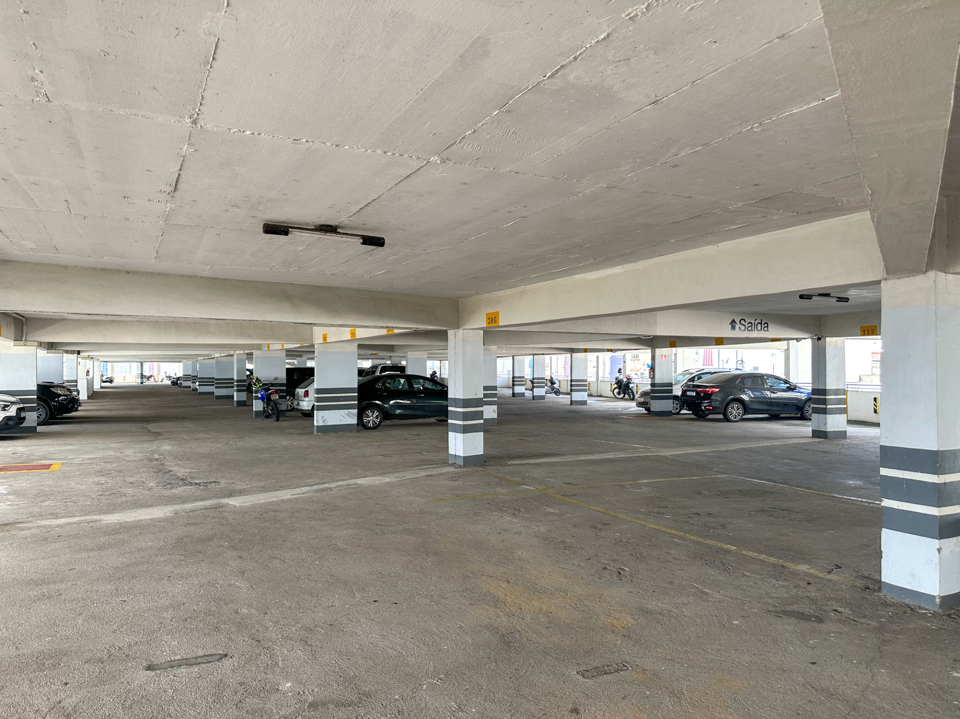 Vaga ampla no Centro. Estacione sem preocupação., foto 2