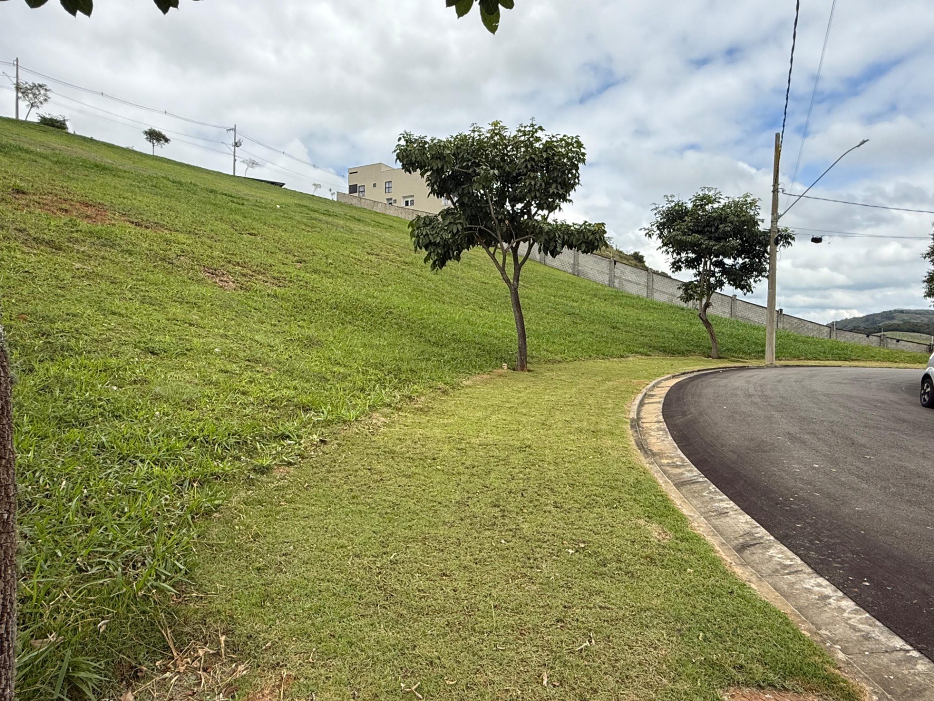 Alphaville: 965 m² em frente à praça., foto 1