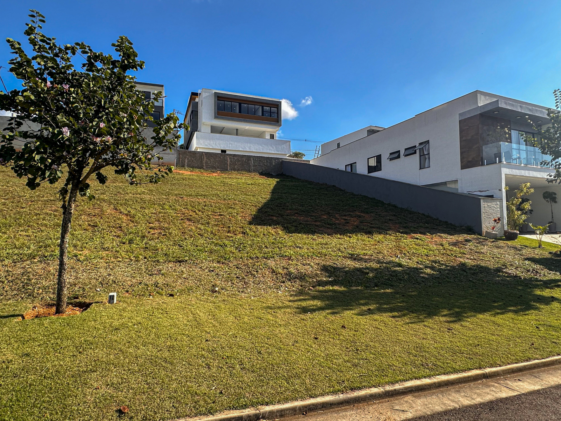 Terreno 452 m² em aclive. São Pedro, Alphaville., foto 2