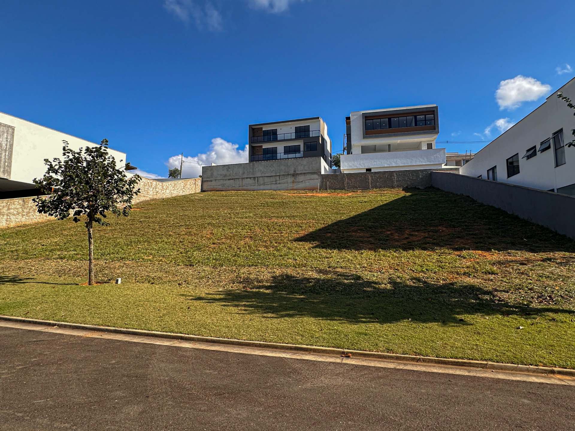 Terreno 452 m² em aclive. São Pedro, Alphaville., foto 4