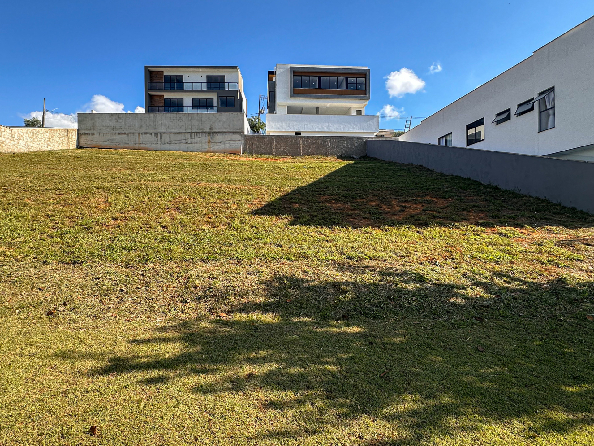 Terreno 452 m² em aclive. São Pedro, Alphaville., foto 3