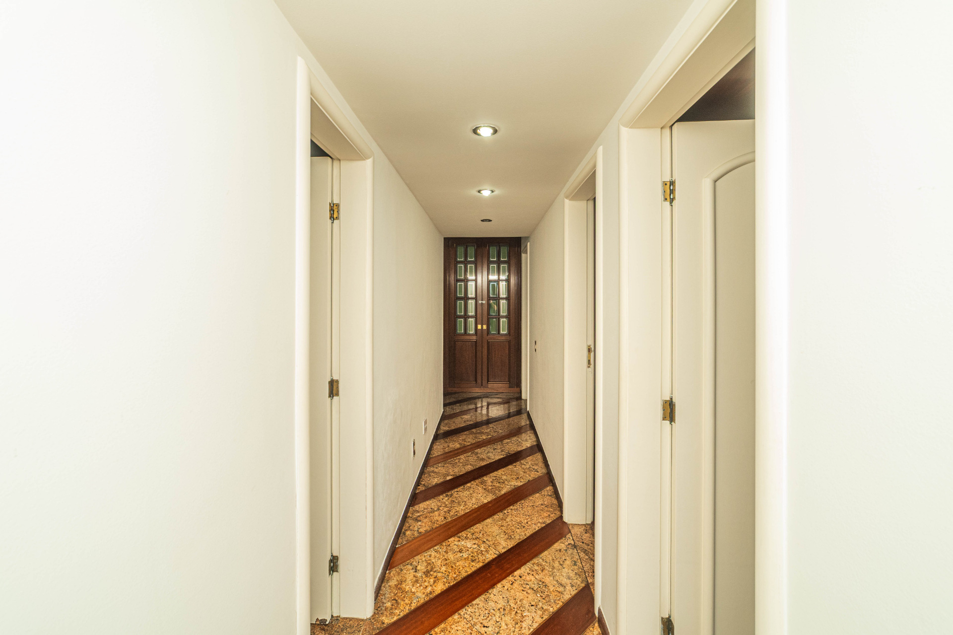 Centro: 320m², 4 quartos, 2 vagas. Espaço de sobra., foto 19