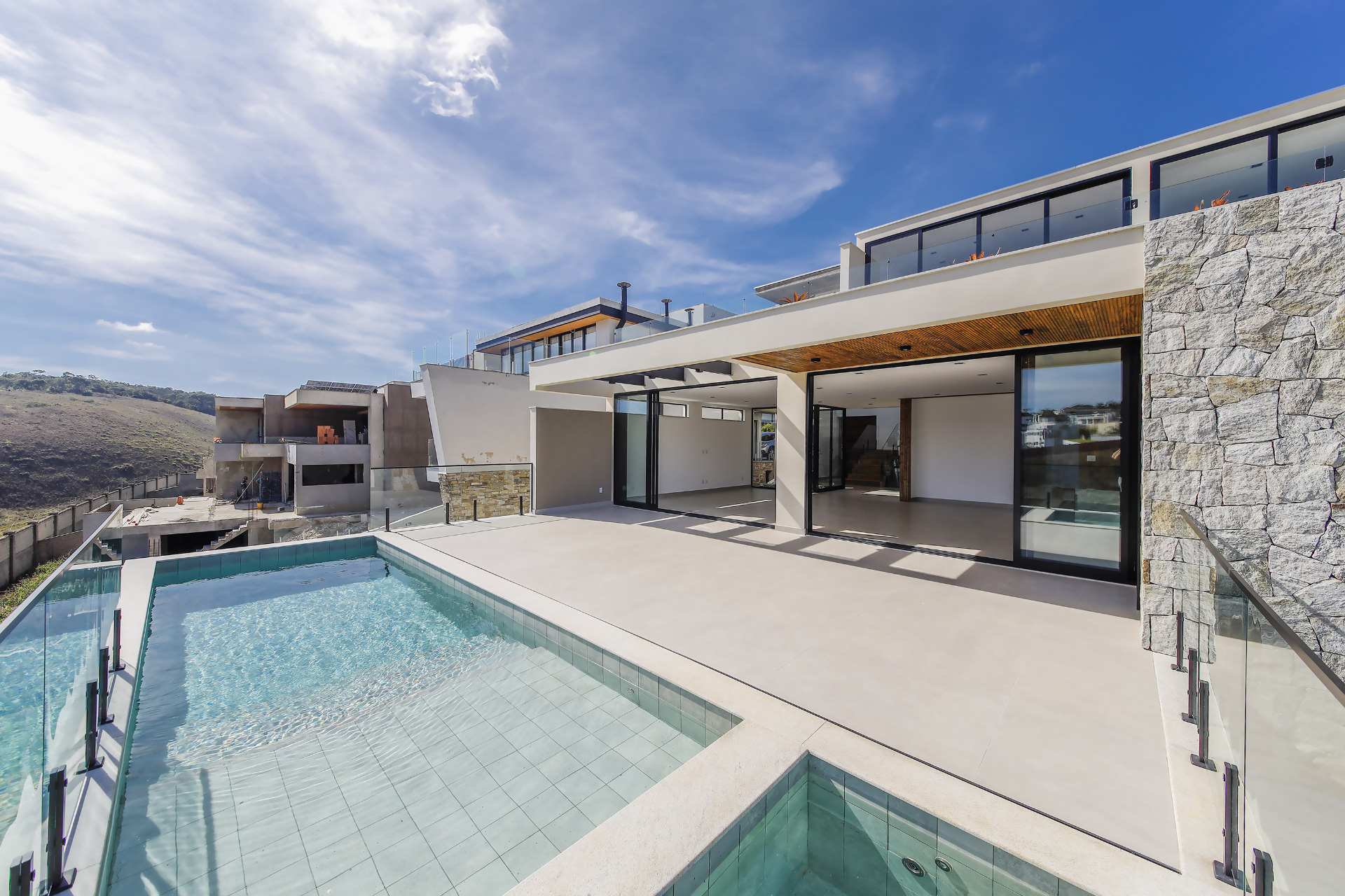 Casa no São Pedro. Muito lazer, 4 suítes, 650m² bem vividos., foto 9